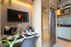 Apartamento moderno com piscina e AC