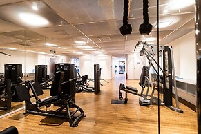 Apartamento moderno com piscina e AC