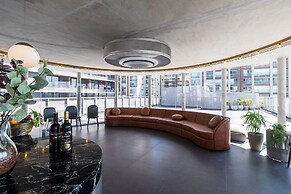 Apartamento moderno com piscina e AC