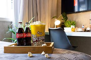 Apartamento moderno com piscina e AC