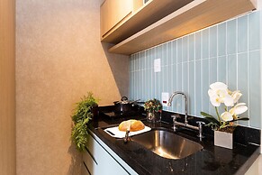 Apartamento moderno com piscina e AC