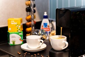 Apartamento moderno com piscina e AC