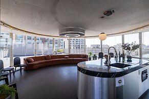 Apartamento moderno com piscina e AC