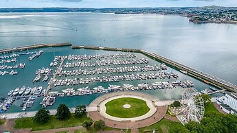 The Boathouse - Close to Beach and Marina