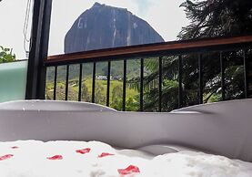 Lakeview Cabin with Jacuzzi in Guatapé