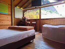 Lakeview Cabin with Jacuzzi in Guatapé