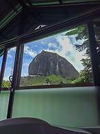 Lakeview Cabin with Jacuzzi in Guatapé