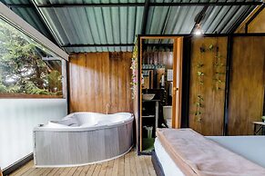 Lakeview Cabin with Jacuzzi in Guatapé