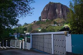 Lakeview Cabin with Jacuzzi in Guatapé