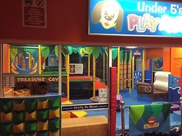 Captivating 3-bed Caravan at Golden Palm Skegness