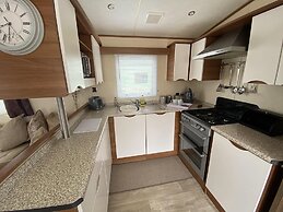 Captivating 3-bed Caravan at Golden Palm Skegness