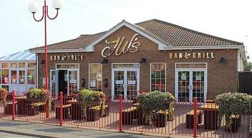 Captivating 3-bed Caravan at Golden Palm Skegness