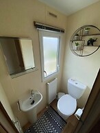 Captivating 3-bed Caravan at Golden Palm Skegness