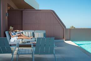 Plethora Luxury Suites