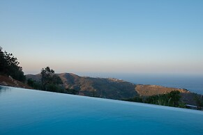 Plethora Luxury Suites