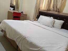 Eleventh House Hotel and Suites