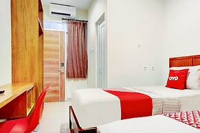 OYO 90629 The Home Srengseng