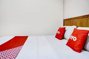 OYO 90629 The Home Srengseng