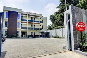 OYO 90629 The Home Srengseng