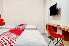 OYO 90629 The Home Srengseng