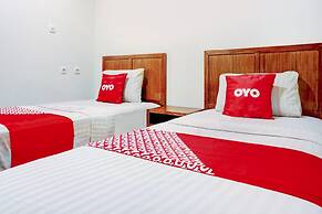 OYO 90629 The Home Srengseng