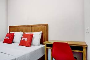 OYO 90629 The Home Srengseng