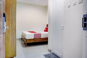 OYO 90629 The Home Srengseng