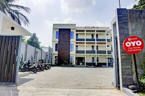 OYO 90629 The Home Srengseng
