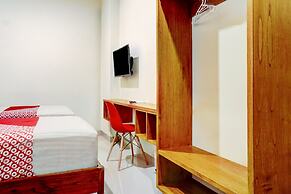 OYO 90629 The Home Srengseng