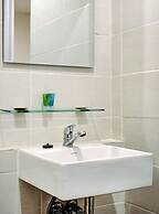 OYO 90629 The Home Srengseng