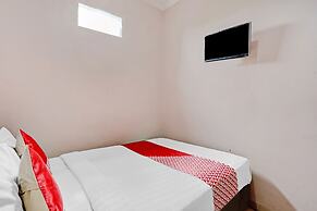 OYO 90234 Dhoho Family Guest House