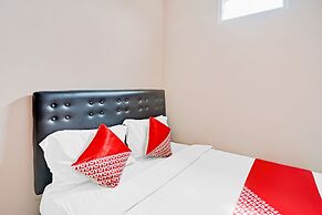 OYO 90234 Dhoho Family Guest House