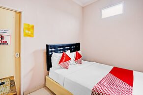 OYO 90234 Dhoho Family Guest House