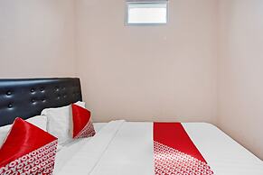 OYO 90234 Dhoho Family Guest House