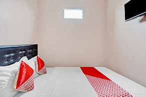 OYO 90234 Dhoho Family Guest House