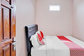 OYO 90234 Dhoho Family Guest House