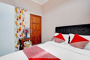 OYO 90234 Dhoho Family Guest House