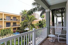 Sleeps 6 in a 4plex w Pool, Only a Block to Beach
