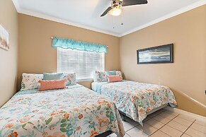 Ground Floor Condo w Pool, Next to the Beach!