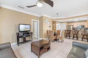 Ground Floor Condo w Pool, Next to the Beach!