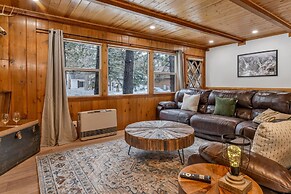 2288-brunos Cabin 2 Bedroom Chalet by RedAwning