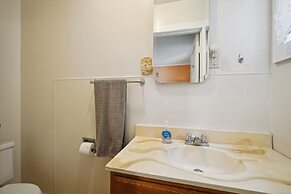 Charming Pet Friendly Coastal Getaway 3 Bedroom Home by RedAwning