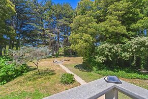 Charming Pet Friendly Coastal Getaway 3 Bedroom Home by RedAwning