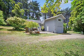 Charming Pet Friendly Coastal Getaway 3 Bedroom Home by RedAwning