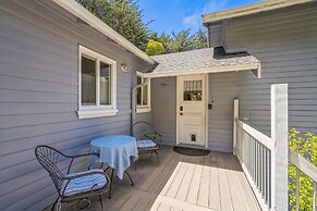 Charming Pet Friendly Coastal Getaway 3 Bedroom Home by RedAwning