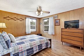 2324-sunshine Cabin 2 Bedroom Chalet by RedAwning