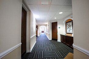 2 bedroom Tampa Condo at Private Golf Course 2 Condo by RedAwning