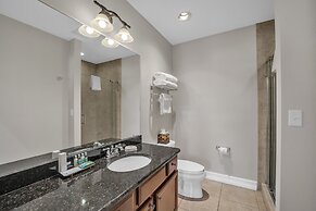 2 bedroom Tampa Condo at Private Golf Course 2 Condo by RedAwning