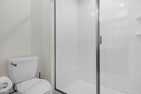 7 Bedrooms Storey Lake Resort Home