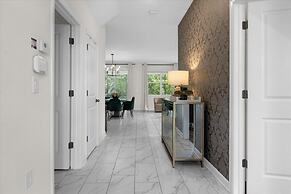 7 Bedrooms Storey Lake Resort Home